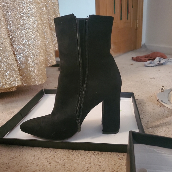 Black heel boots - Picture 3 of 4